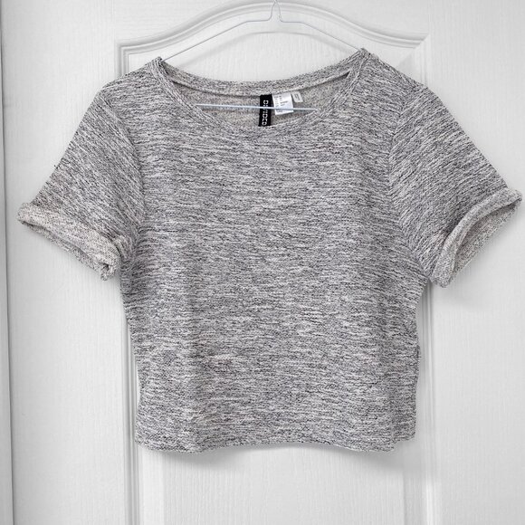🛍 2 for $25! 🛍H&M Divided - White / Black Heather Knit Crop Top - Picture 1 of 5